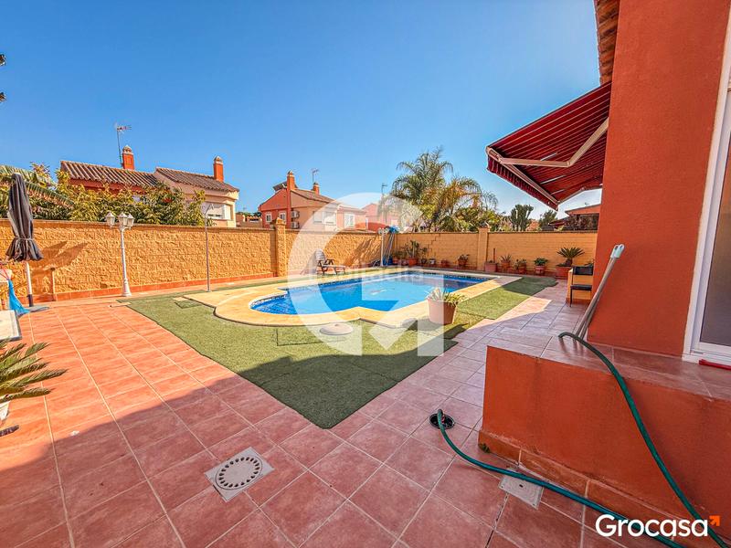 Foto b2a17867-d97d-462a-98bf-6e70c1b04fec. Casa con parcheggio piscina in El Tomillar Torre del Mar