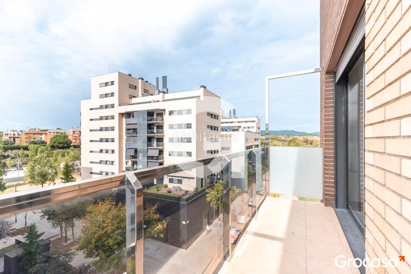 Foto 29e761c0-5920-43dc-95f3-27e5db3ff1dd. Piso amplia y soleada vivienda con dos plazas de parquing en Sabadell