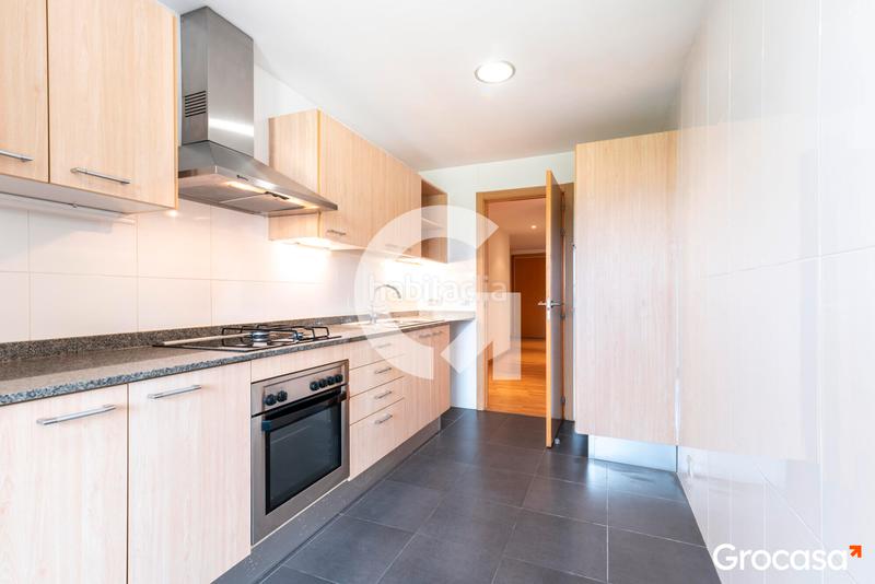 Foto 2d7abb67-1477-4be1-b003-7ca0d9aa69cb. Piso amplia y soleada vivienda con dos plazas de parquing en Sabadell