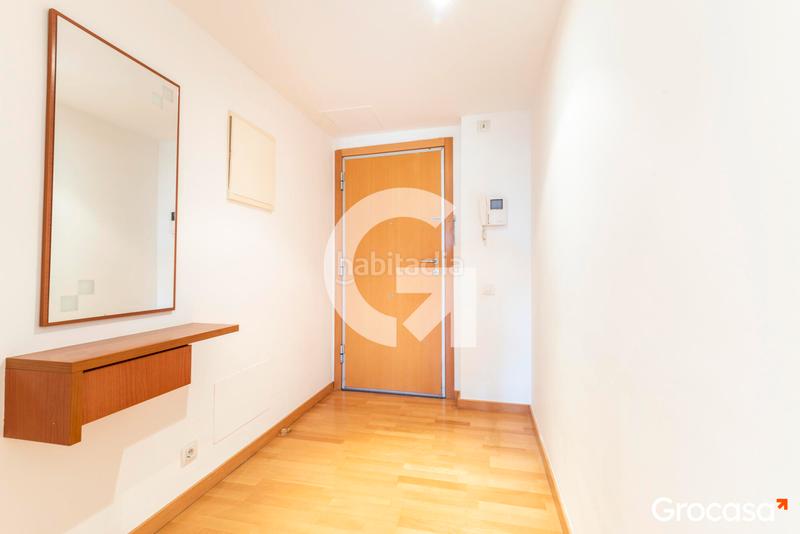 Foto 3ce069cd-a36b-4435-a0cc-6168d09e2abd. Piso amplia y soleada vivienda con dos plazas de parquing en Sabadell