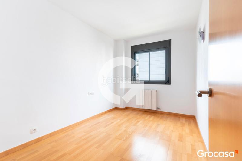 Foto 8b7f80a8-4e25-4913-ac0b-63d25a22dec6. Piso amplia y soleada vivienda con dos plazas de parquing en Sabadell