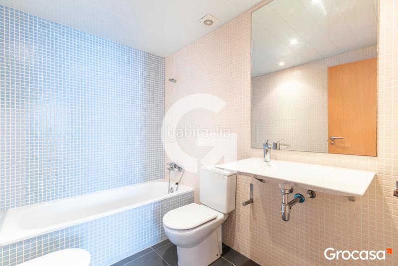 Foto 93f14c9e-b00c-48de-b267-49be73543fa3. Piso amplia y soleada vivienda con dos plazas de parquing en Sabadell