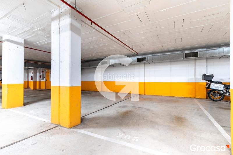 Foto aa764516-0b12-472e-9215-00876ffbeeba. Piso amplia y soleada vivienda con dos plazas de parquing en Sabadell