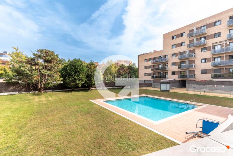 Foto df336edd-89ce-4d85-9a60-ec96894ff5ee. Piso amplia y soleada vivienda con dos plazas de parquing en Sabadell
