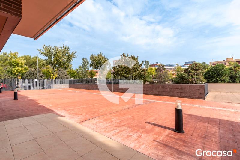 Foto f4ec7486-133a-4a8f-aea5-4950579c6453. Piso amplia y soleada vivienda con dos plazas de parquing en Sabadell