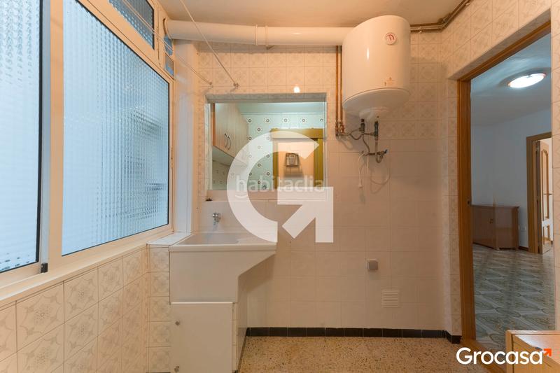 Foto 68b48348-c4b8-450f-8fda-696228dad191. Pis amb calefacció a Can Vidalet Esplugues de Llobregat