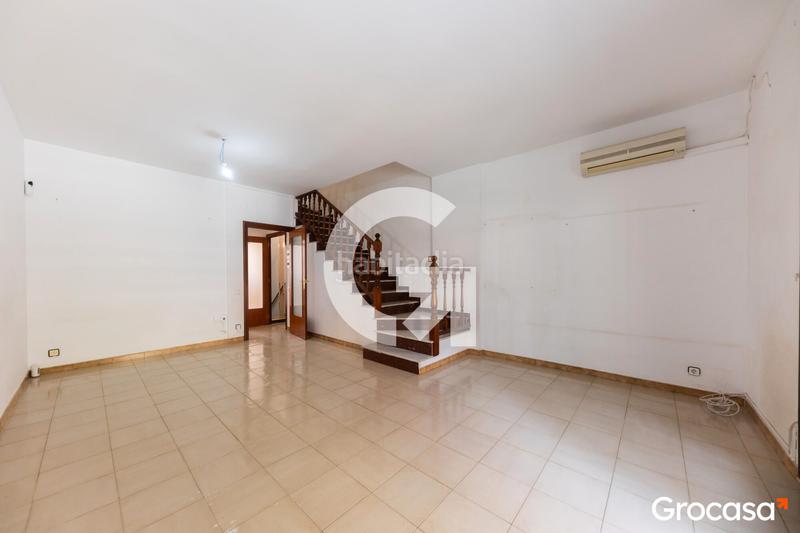 Foto 014e4fe6-c1a0-411e-8d21-1a8235860167. Maison jumelée avec chauffage parking dans Vinyets-Molí Vell Sant Boi de Llobregat