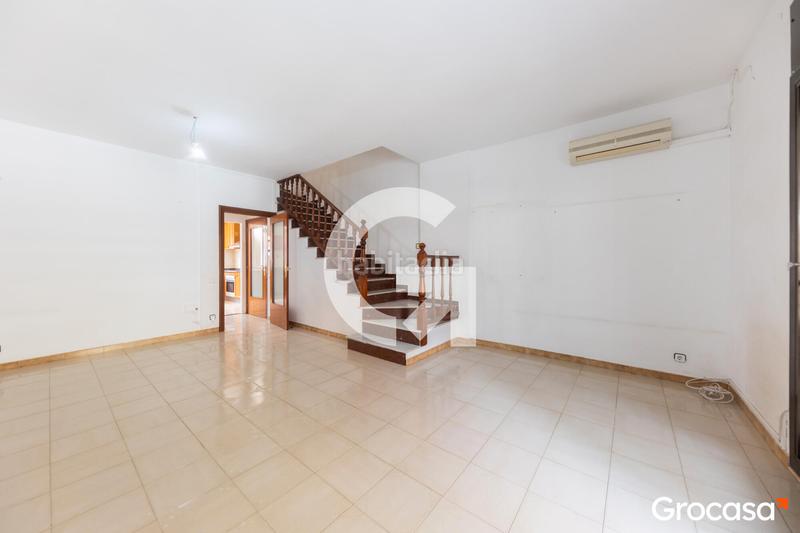 Foto 4b6adaf0-c2e9-43ed-8e79-1e53de21290c. Maison jumelée avec chauffage parking dans Vinyets-Molí Vell Sant Boi de Llobregat