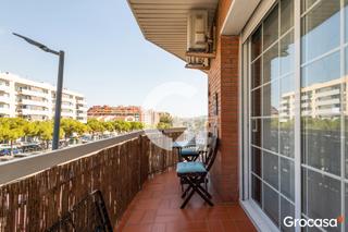 Piso  Av catalunya de. Obra seminueva exterior con ascensor