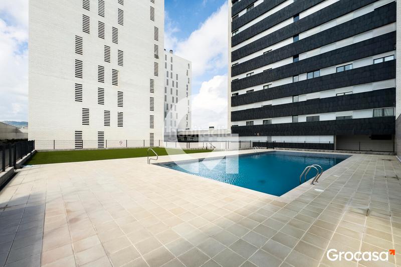 Foto 29d2bf40-0e25-4596-a68a-9bec7cf33b43. Àtic amb calefacció aparcament piscina a Vilamarina Viladecans