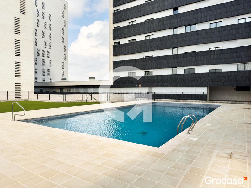 Foto 2e34d264-4536-4ae6-91b6-1880382e9521. Àtic amb calefacció aparcament piscina a Vilamarina Viladecans