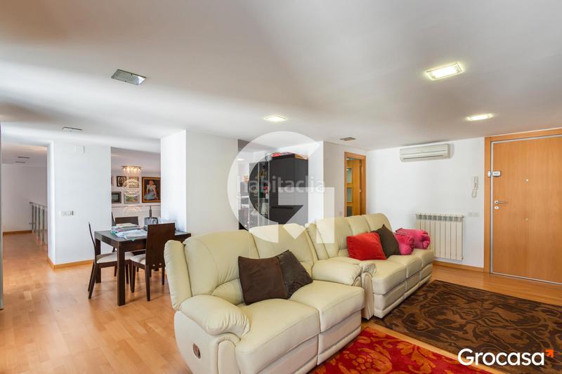 Foto 78bf4b92-b9ef-4dd3-84ef-b26b7fa3ea13. Àtic amb calefacció aparcament piscina a Vilamarina Viladecans