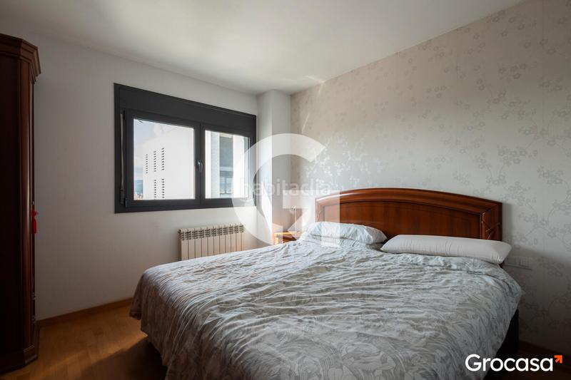 Foto 803f3876-9ba8-4f01-a886-c3f57efcad48. Àtic amb calefacció aparcament piscina a Vilamarina Viladecans