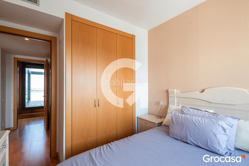 Foto 81cbf579-d229-4ba0-8acf-ec9bb59b63eb. Àtic amb calefacció aparcament piscina a Vilamarina Viladecans