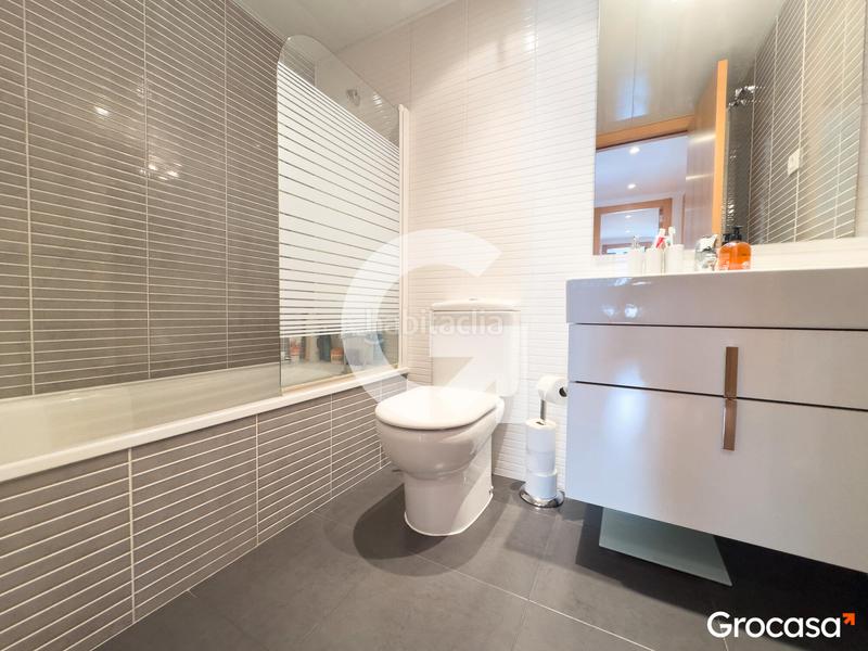 Foto a30b9352-9dde-4f22-9916-1052cf659dfc. Àtic amb calefacció aparcament piscina a Vilamarina Viladecans