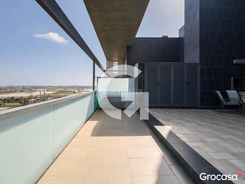 Foto ba167fba-b592-4730-9383-aa637d83ce9f. Àtic amb calefacció aparcament piscina a Vilamarina Viladecans