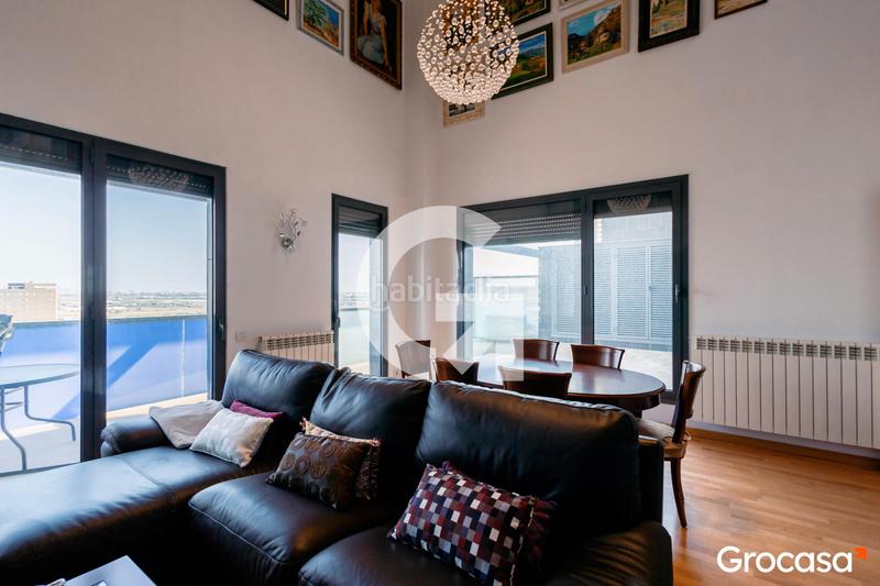 Foto bcb070d9-3f10-4649-9210-b3b00a967e45. Àtic amb calefacció aparcament piscina a Vilamarina Viladecans