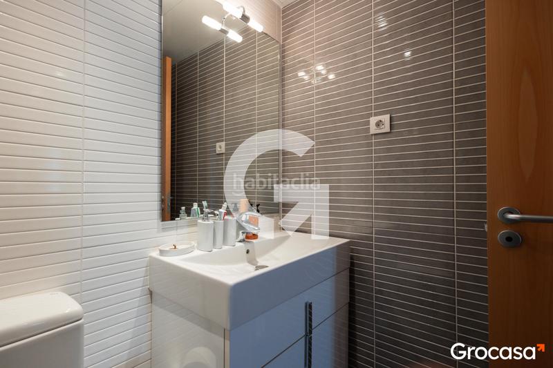 Foto cdfa2a55-f2a4-4164-b760-4890fb2f469d. Àtic amb calefacció aparcament piscina a Vilamarina Viladecans