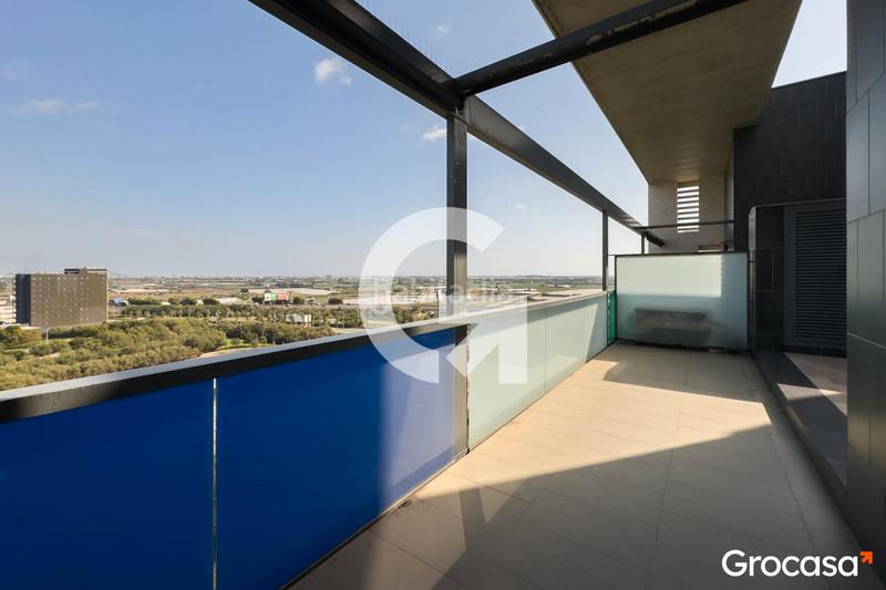 Foto e86b4cf9-fd88-4422-b536-d4221ef17789. Àtic amb calefacció aparcament piscina a Vilamarina Viladecans