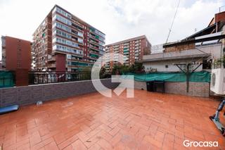 Pis  Av lloreda. Con terraza en lloreda
