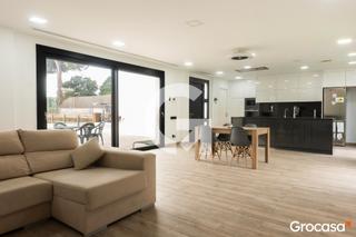 Casa  Vi llobregat del. Casa a cuatro vientos con piscina