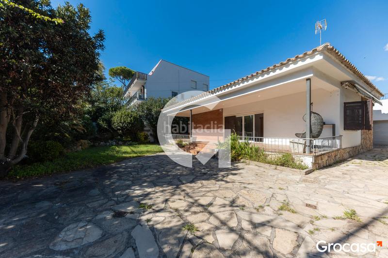 Foto 8da04c3c-b610-44e5-ac55-7d88396c0e06. Chalet con riscaldamento parcheggio in Granvía-Mar Castelldefels