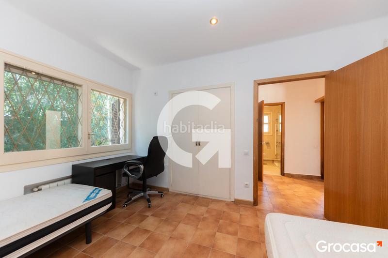 Foto bfd86ed8-8f9f-48f5-a270-1f44703d6818. Chalet con riscaldamento parcheggio in Granvía-Mar Castelldefels