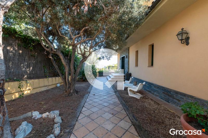 Foto 2555f6fd-07e3-4a84-ba41-32c9db394687. Chalet con riscaldamento parcheggio piscina in Urbanitzacions Mataró