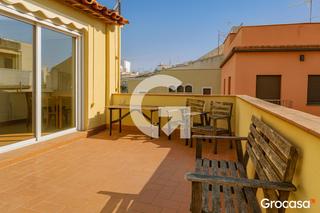 Maison  Cl sant pere. Casa con local comercial centre vilala geltrú.