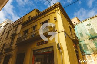 Maison  Cl sant pere. Casa con local comercial centre vilala geltrú.