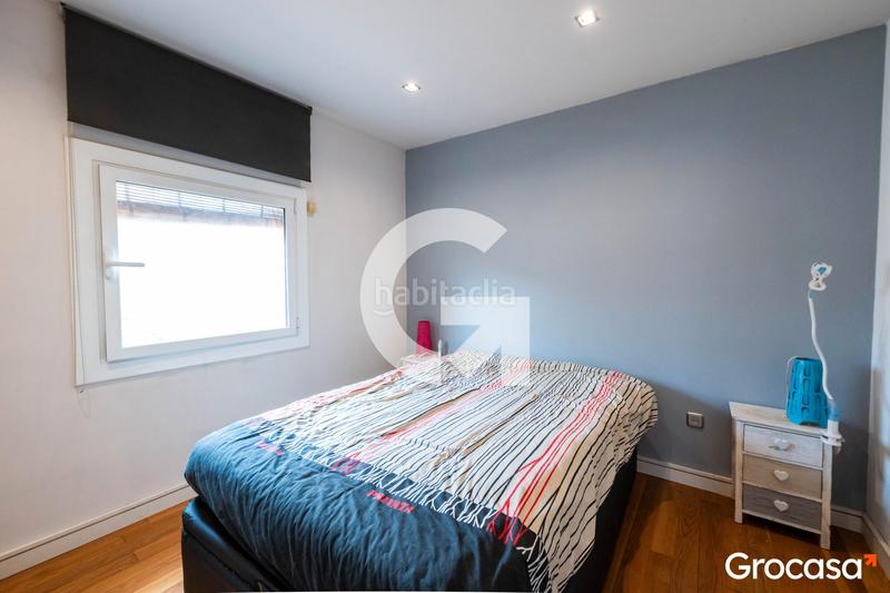 Foto 1b87f3fa-12dd-4e1d-a509-5305bd033130. Piso atico para entrar a vivir en El Raval Santa Coloma de Gramenet