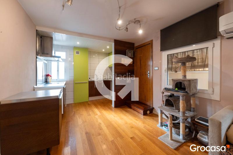 Foto 1f0c3d45-7d67-4299-89ee-317d2d9b86ca. Piso atico para entrar a vivir en El Raval Santa Coloma de Gramenet