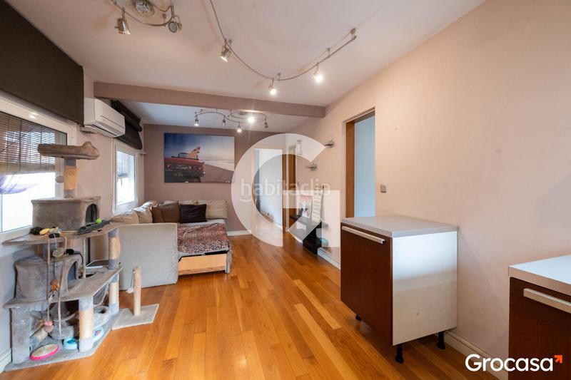 Foto 69b530c4-4f1c-4ade-aaed-fd0da57a3b29. Piso atico para entrar a vivir en El Raval Santa Coloma de Gramenet