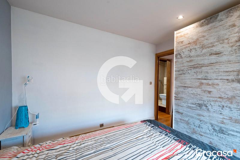 Foto a2d71941-3fe6-4186-9b5a-3fc5b4ef6dd8. Piso atico para entrar a vivir en El Raval Santa Coloma de Gramenet