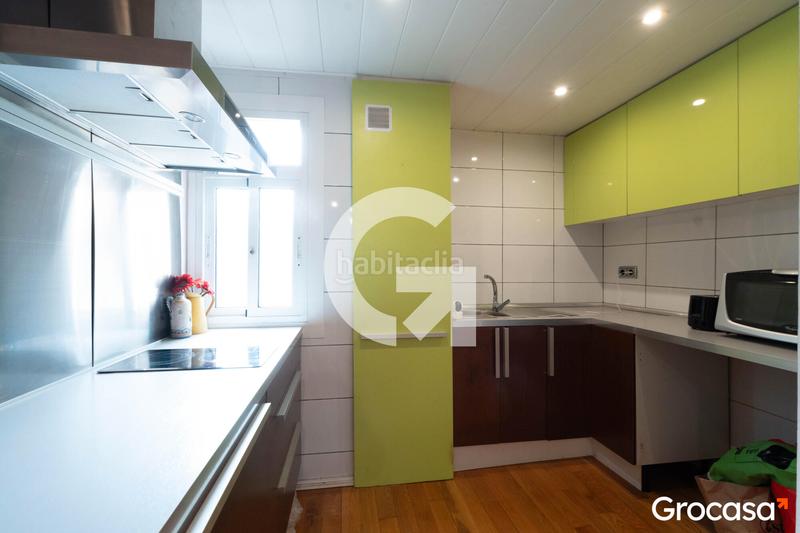Foto ba65d005-76b2-490c-b143-1e92b27e2c2b. Piso atico para entrar a vivir en El Raval Santa Coloma de Gramenet