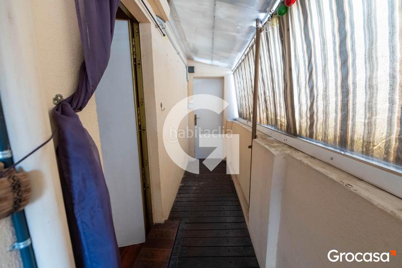 Foto c02eedc7-852c-4ffb-8519-22e3881e2853. Piso atico para entrar a vivir en El Raval Santa Coloma de Gramenet