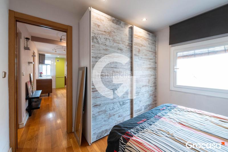 Foto ce51e405-43dd-4afc-ad72-6d3488ea7221. Piso atico para entrar a vivir en El Raval Santa Coloma de Gramenet