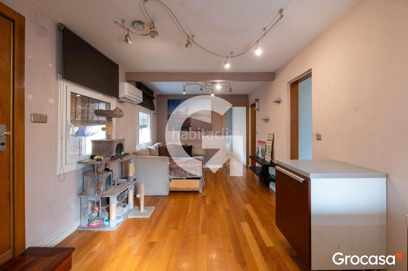 Foto fbc74111-94f1-42b6-8827-44bec5c0190b. Piso atico para entrar a vivir en El Raval Santa Coloma de Gramenet