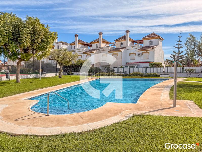 Foto 610cbe3a-f635-4e2f-8cf6-9e207931d823. Maison avec parking piscine dans Viña Málaga Torre del Mar