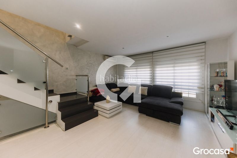 Foto 2589242c-2d8b-4195-8827-9b028e67929a. Casa adossada amb calefacció aparcament a Sagnier-Plaça de Catalunya Prat de Llobregat (El)