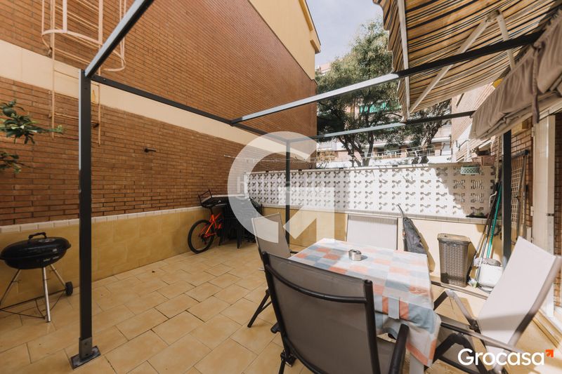 Foto a982ecde-66bd-46d5-8f43-61f0ae2a7765. Casa adossada amb calefacció aparcament a Sagnier-Plaça de Catalunya Prat de Llobregat (El)
