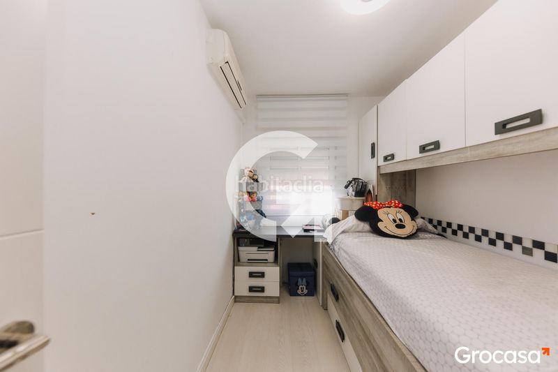 Foto ad2fc4f1-1ad5-4362-921e-d3dc554be1c7. Casa adossada amb calefacció aparcament a Sagnier-Plaça de Catalunya Prat de Llobregat (El)