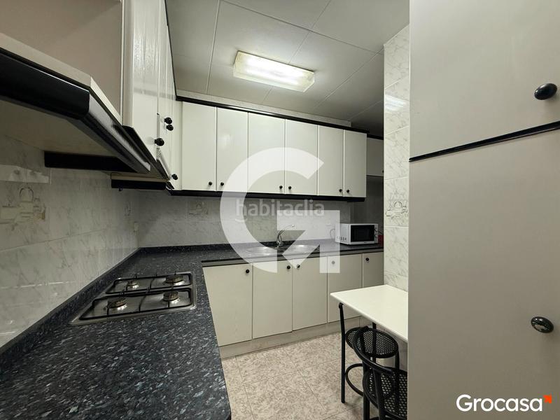 Foto 0557b533-e915-4b07-bbc7-aa0fc6f7e1f2. Piso  luminoso en sants en Collblanc Hospitalet de Llobregat (L´)