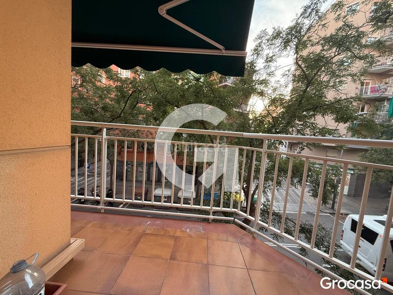 Foto 2d7e6252-2dbc-4425-8b3b-c6e6adb35f7a. Piso  luminoso en sants en Collblanc Hospitalet de Llobregat (L´)