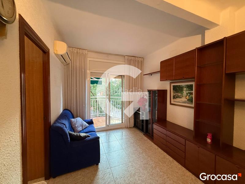 Foto de957893-4e4f-4413-ab5d-79fbd14d07e6. Piso  luminoso en sants en Collblanc Hospitalet de Llobregat (L´)