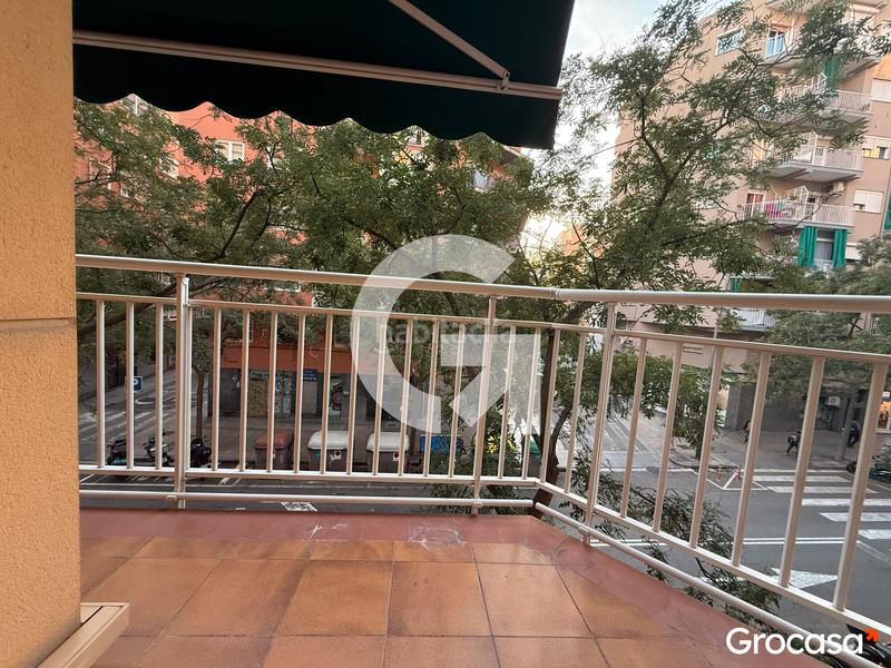 Foto f0f39c39-f274-4c86-8234-df822241c57a. Piso  luminoso en sants en Collblanc Hospitalet de Llobregat (L´)