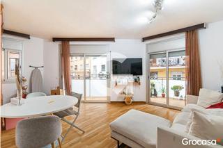 Appartement à La Torrassa. Piso exterior muy luminoso de 3 habitaciones con balcón  129 m