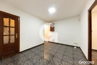 Appartement  Av severo ochoa de. Piso exterior con ascensor en av severo ochoa con cra collblacn.