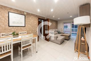 Pis a Estruch-Eixample. Vivienda reformada, moderna y con encanto en el prat de llobrega