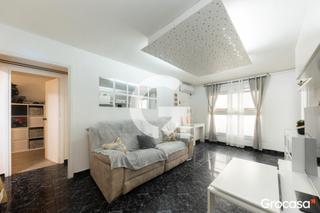 Etagenwohnung in Sagnier-Plaça de Catalunya. Vivienda reformada con excelente ubicación y calidad de vida en